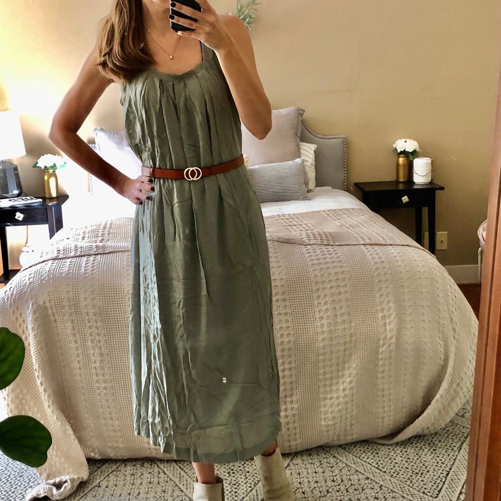 NWT Olive midi dress (belt not include)